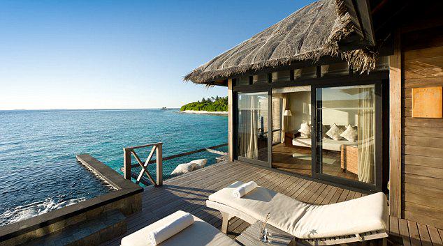 Travel To Maldives tweet media