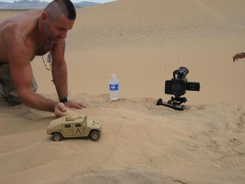 RicoCoronaPD's tweet photo. 10 DIY Special Effects For Low Budget Videos - http://t.co/Tho48tu9Ms 
#CameraTricks #Greenscreens #ForcedPerspective http://t.co/Nnt0nNGOzZ