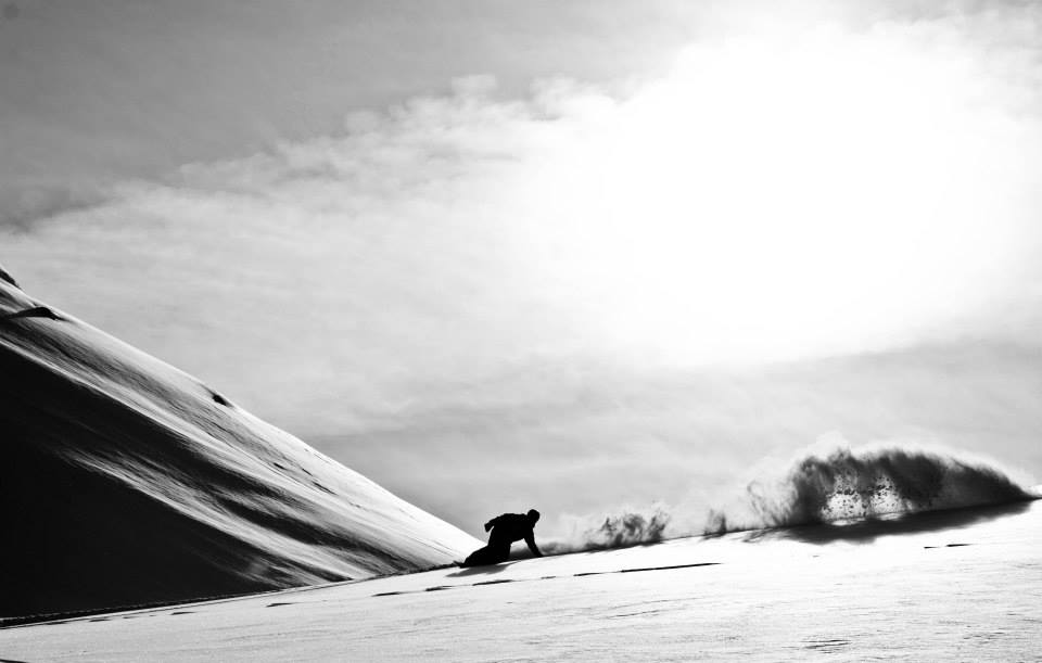 ExploreCanada's tweet photo. RT @SnowboardMag: Now we're talkin. RT @cmh_heli: Cold smoke on an April day... #cmhheli #skicanadanow @SnowboardMag http://t.co/ZI9TkH9pNr
