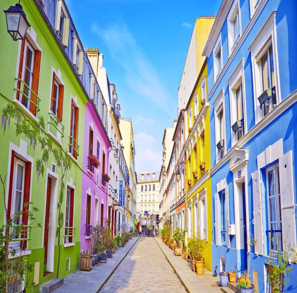 Colourful, pretty #Paris street  Via @TedDuArte