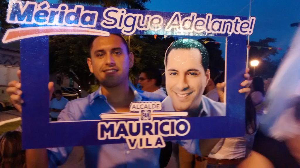 juliobit's tweet photo. #MeridaSePintaDeAzul con @MauVila vamos a seguir adelante yeah!! http://t.co/ytelllsMaO