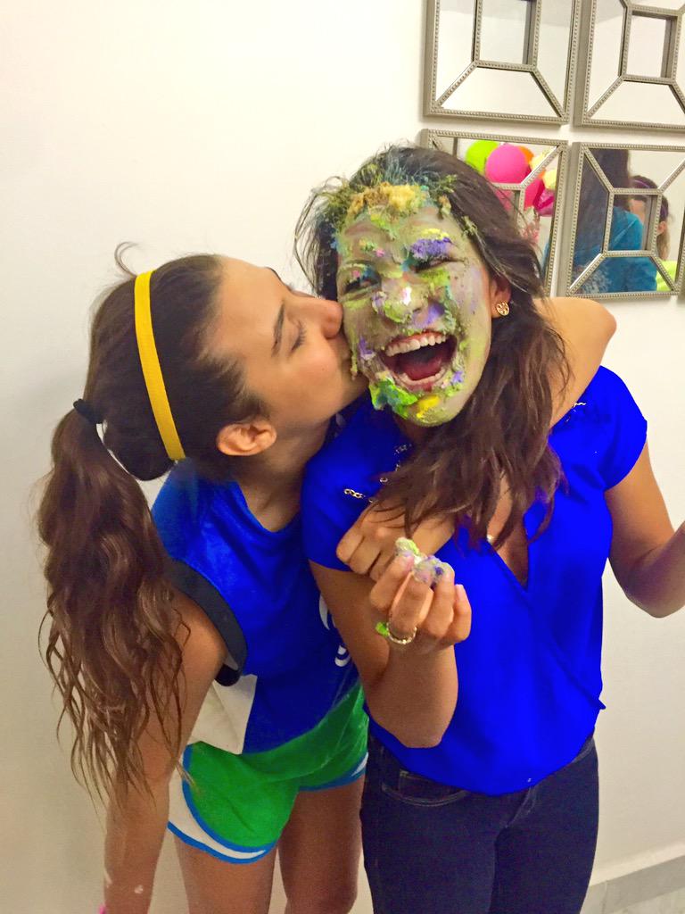 kathegarza's tweet photo. La ๐ธ๐ฟ cumple aรฑos โค๏ธ๐#mariasfest http://t.co/QHT3iyZoNA