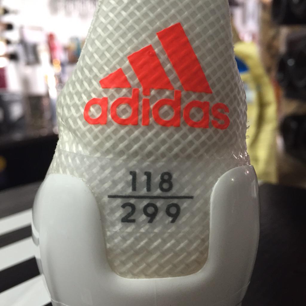 BrianaAguila_'s tweet photo. Can we just take a moment? 🙌⚽️ #adidas #99gram http://t.co/jbM7qk3569