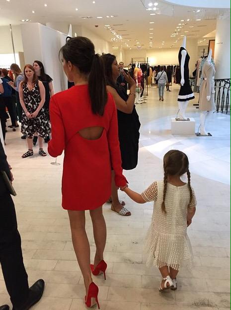 What a lovely mother and daughter moment... #supercute #HarperBeckham