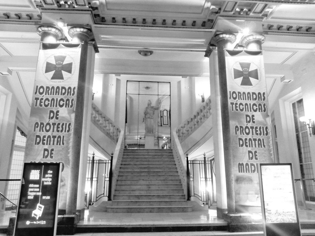 Geniova's tweet photo. ¡Ya estamos aquí! Impacientes de explicar a los laboratorios las ventajas de #Geniova. #colprodecam #dental http://t.co/0SC1WS0iFs