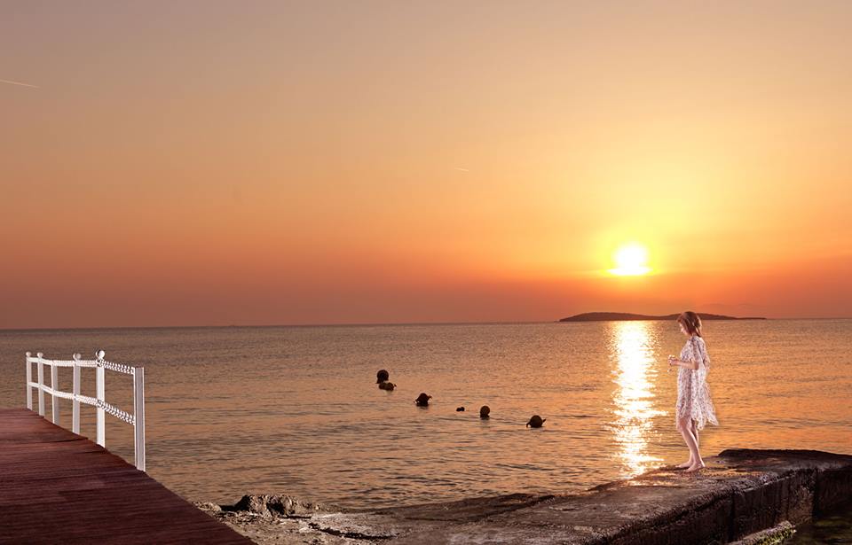 DivaniApollon's tweet photo. Here’s to a refreshing #weekend full of #DivineViews and #DivineMoments wherever your adventure may take you..! http://t.co/VeZmCC231S
