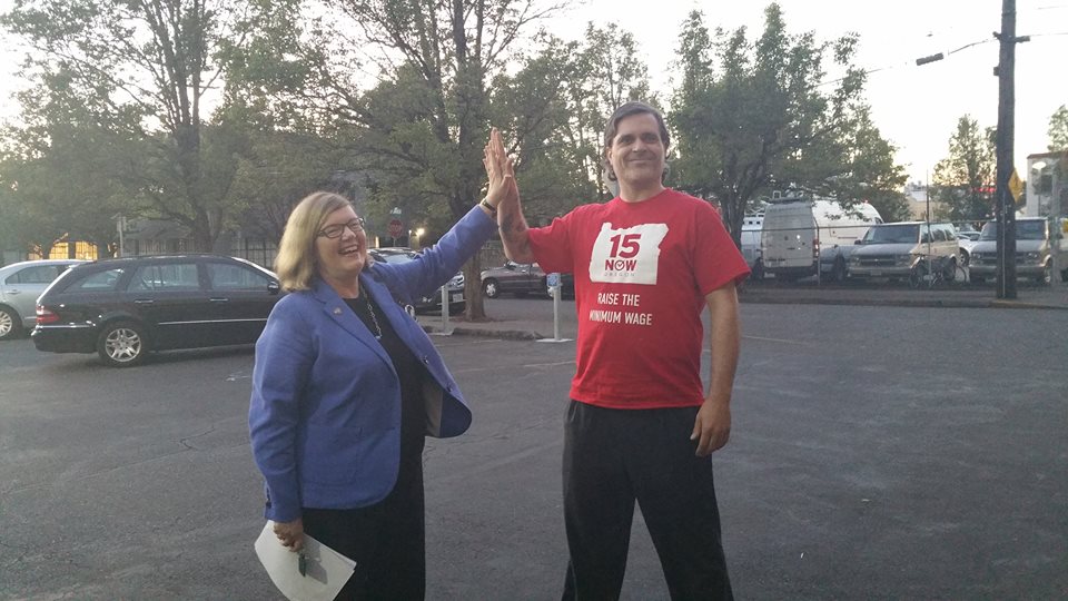 15NowPDX's tweet photo. #15NowPDX organizer & @Sendiane giving a @highfive 4 raising Oregon's min wage #15NowOregon #15Now #Fightfor15 #NH5D http://t.co/tSgL9ghnzZ