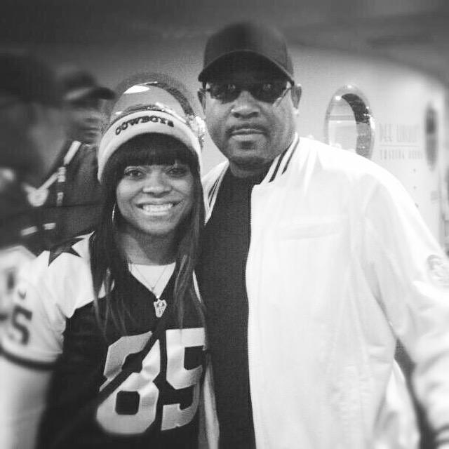 SweetTeePetite's tweet photo. Happy 50th Birthday to one of my Fav comedians, Martin Lawrence!! 😂😭🎂🎈🎉✊🏽 #ThrowbackPhoto #runteldat @realmartymar http://t.co/4b1Qd1Lv4J