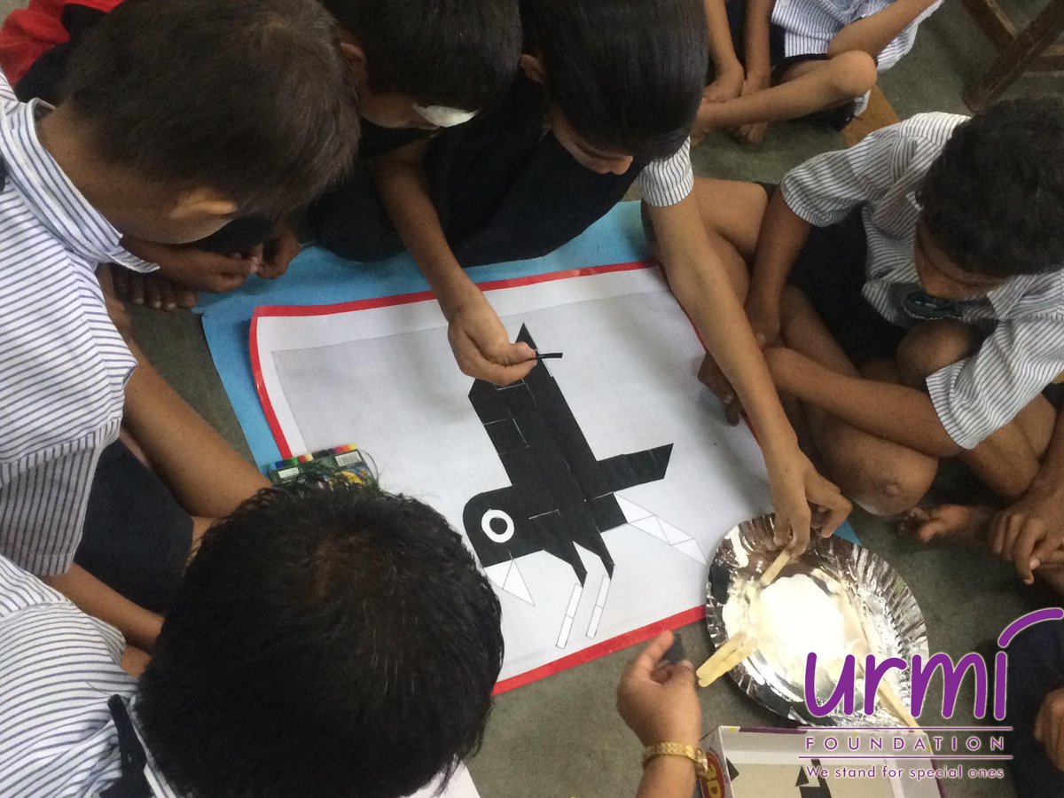 UrmiFoundation's tweet photo. Catchy colours &amp; their outcome on paper was mesmerising. 
Many helping hands made the unique farewell memorable! http://t.co/vmgMfmCIKU