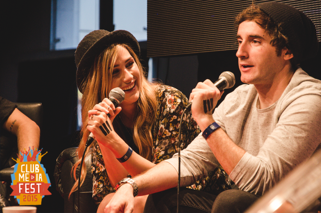 ClubMediaFest's tweet photo. Se ven taan lindoooss!
 
@LuzuVlogs y @LanasTwittah respondiendo preguntas del panel en #ClubMediaFest http://t.co/uQ0VtiTaIm