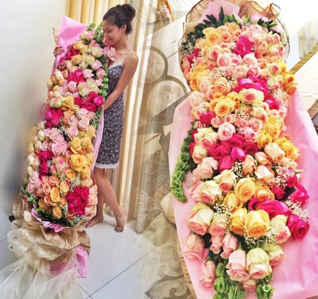 Whoaw! this is my dream!!! happy birthday Kim Chiu, swerte mo. ______ 250 Roses! 
