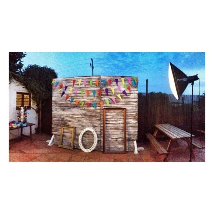 Os presento un divertido estudio de foto portátil ¿Queréis saber más? sientatequetecuento.weebly.com/experiencias/p… <a href="/Photocallcat/">Photocall.cat</a> #photocall