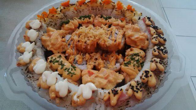BossBucek's tweet photo. brp harganya ini kak?“@SushiYatai: Sushi platter size M orderan kak abdun siang ini 😊 http://t.co/D7O78FqOLR”
