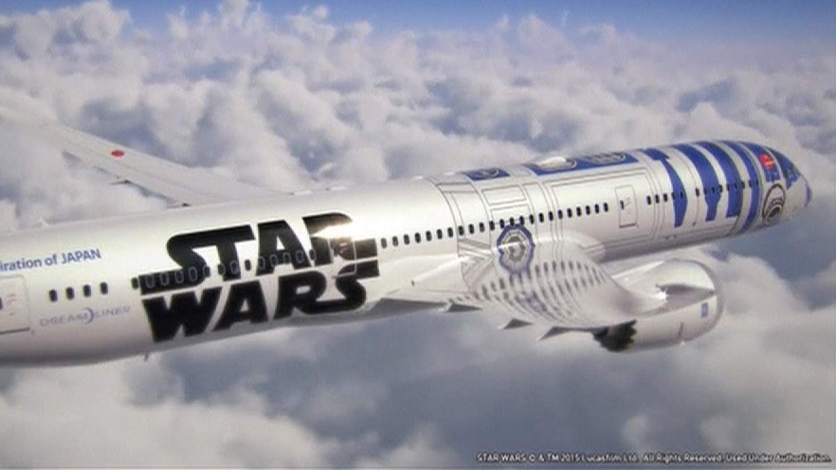 This plane's been given a Star Wars R2-D2 paint job trib.al/0jGfAp6