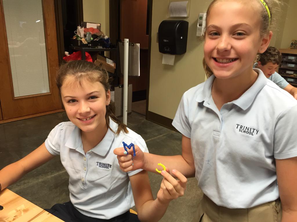 ehorntech's tweet image. Mr. D'Marr teaching 3D pen class. #TrinityLearns