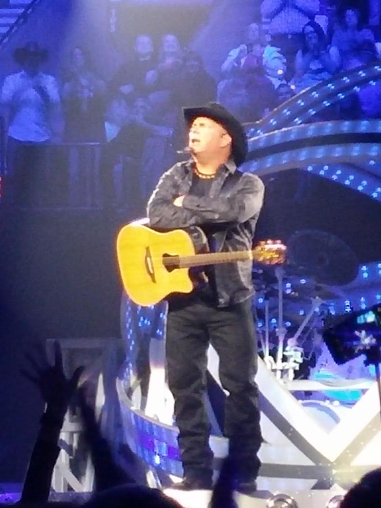 bassplayer24t's tweet photo. Amazing show last night! #GarthInPortland #garthgram http://t.co/sjOJP5Lcu0