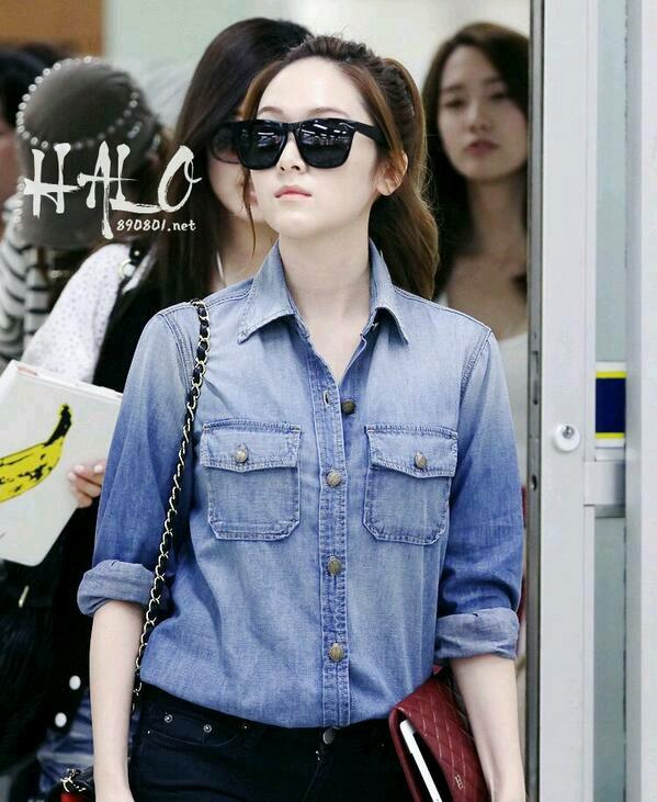 vousenvoyez's tweet photo. “@SNSDaddicted: B'day Girl ♥ #AlwaysWithJessicaJung #HappyJessicaDay #IcePrincessDay http://t.co/WfgJTmyL0j”