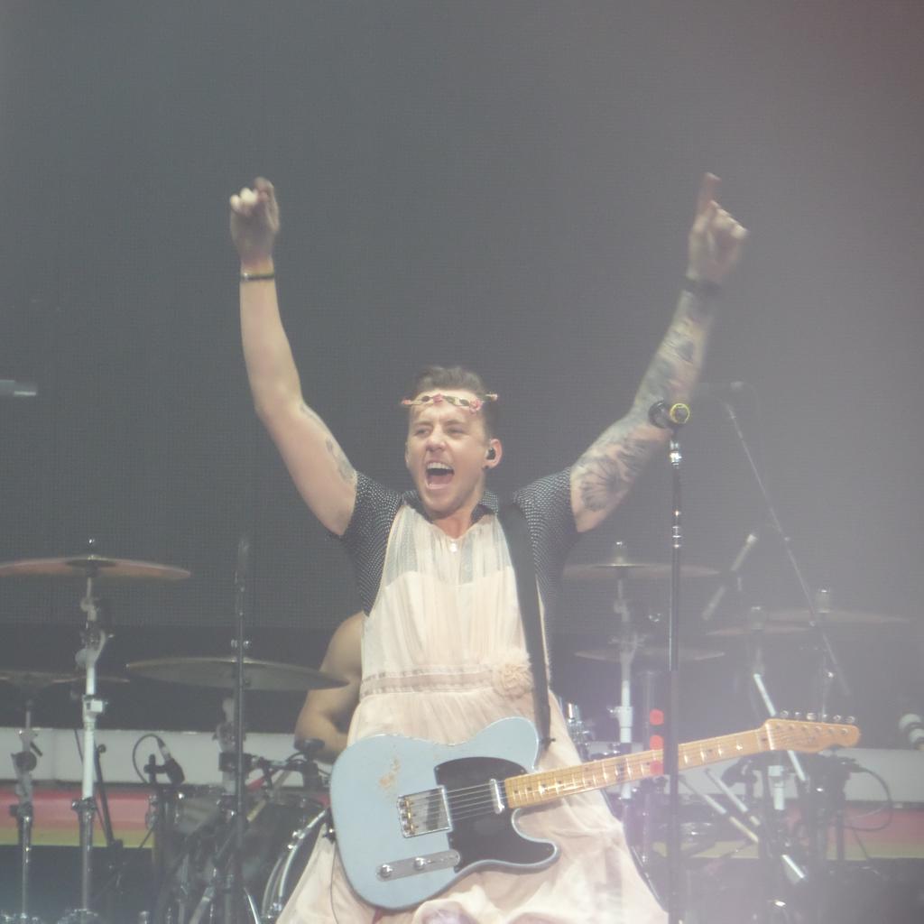 CurlySamStevens's tweet photo. Best wedding I've ever been too #McBustedMEAT #OMFGZONE @mcbusted http://t.co/aeXUSNETt6