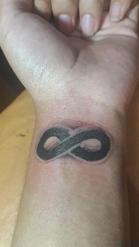 Delapan,nyambung terus,banyak cerita dengan angka 8,semoga terus menyenangkan