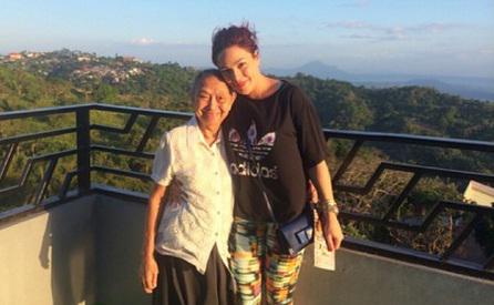 ABSCBNNews's tweet photo. We doubt these celebrities will insist on 'yaya' meals http://t.co/ou4ypu1DsY http://t.co/UK6nEArMRr