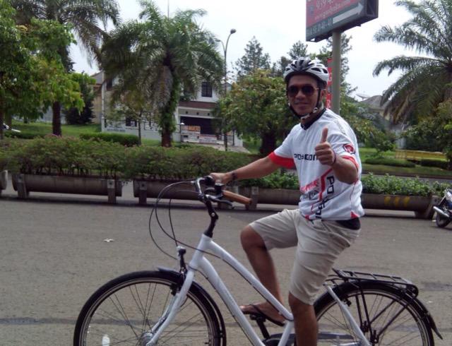 Yuk naik sepeda ! 
Thanx @Polygonbike ! 
#kewarungnaiksepeda #kepasarnaiksepeda #reduceairpollution #betisehat