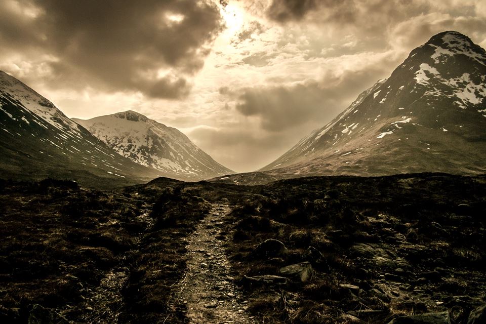 piratebluebelle's tweet photo. Walking towards #glenetive. #glencoe #HighlandsWeek #lp http://t.co/jubr22Oyyy