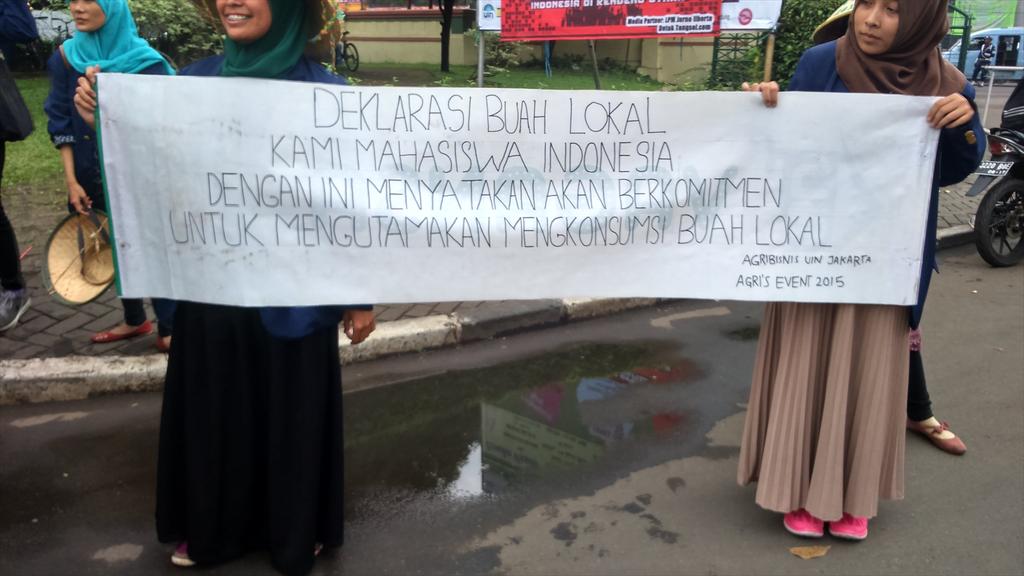 agreventuinjkt's tweet photo. DEKLARASI BUAH LOKAL🍌🍉🍐🍒 http://t.co/XaFDYqMJVe