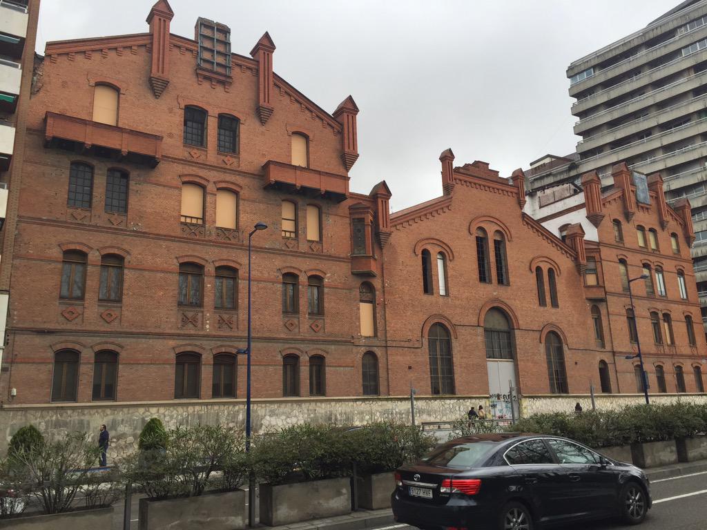 Manu_Cuadrado's tweet photo. #arquipaseoETSAV gran edificio olvidado en Valladolid! http://t.co/PXnYwg0Ia8