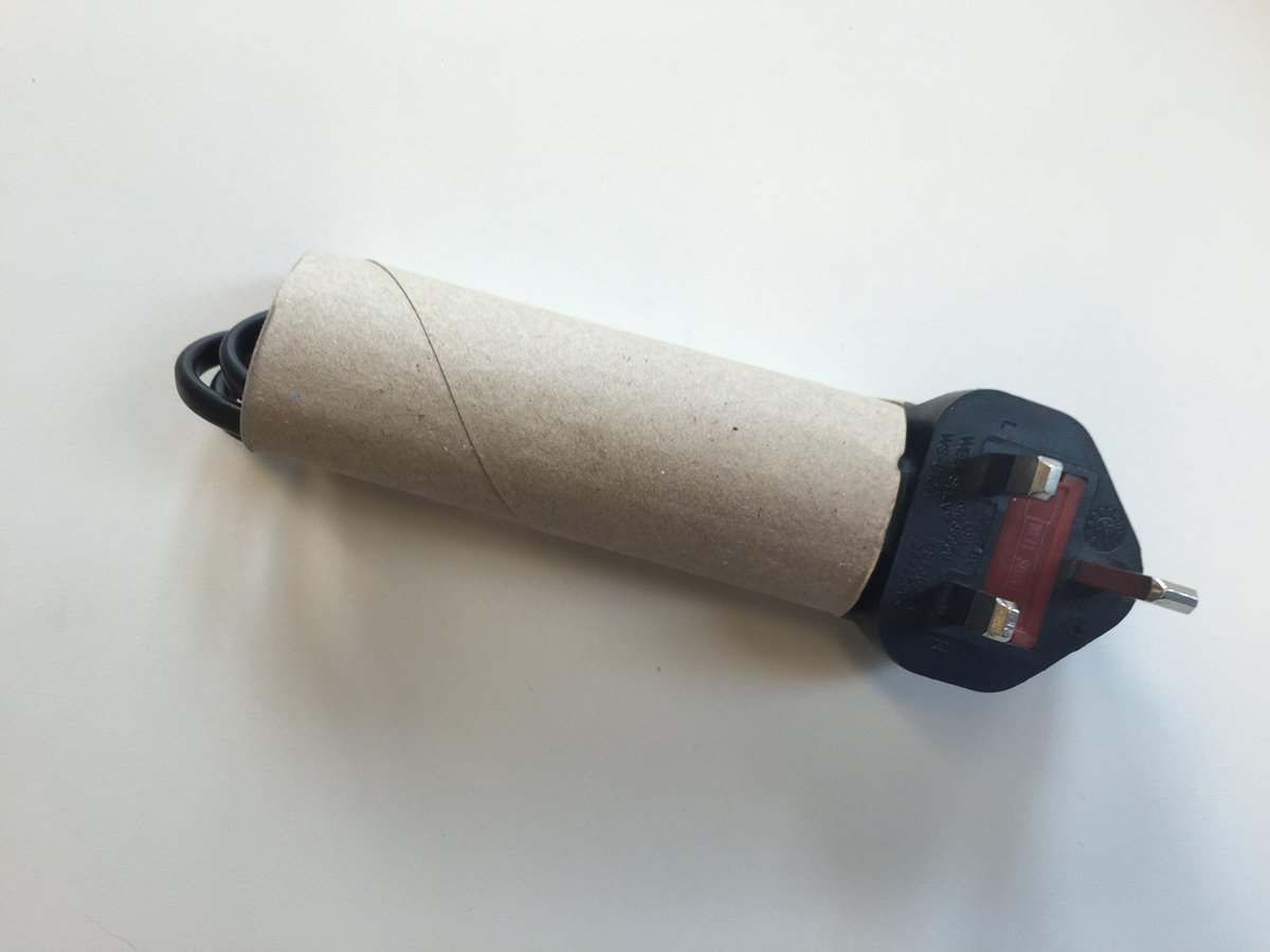 BBCClick's tweet image. TECH HACK: @KateRussell suggests using loo roll holders to keep your cables tidy :) bbc.in/1OM09j3