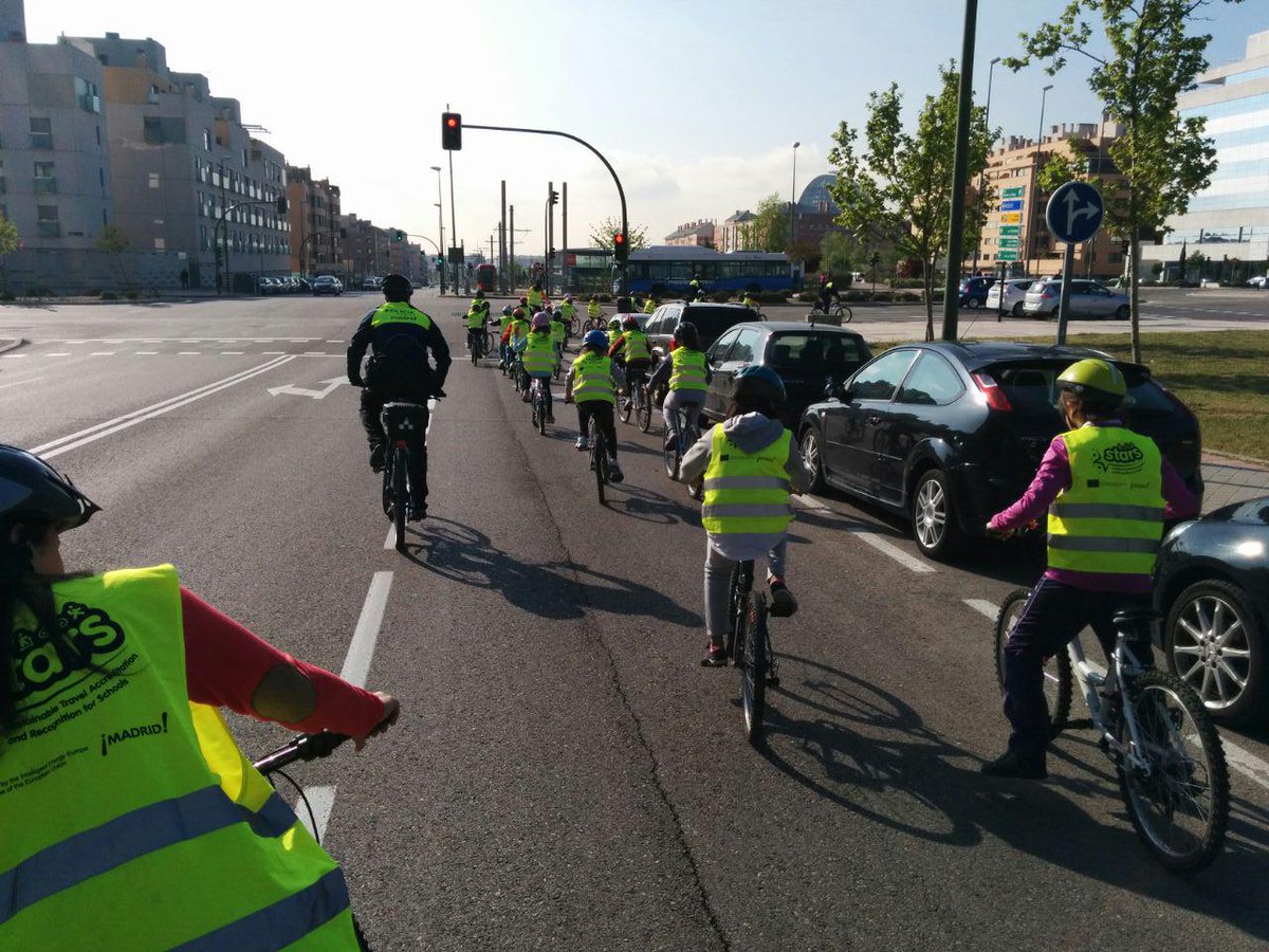 ColeEstudiantes's tweet photo. En bici por #LasTablas con @policiademadrid en la 3ª sesión del curso de capacitación ciclista @STARSEuropeOrg http://t.co/loPD7ittyi