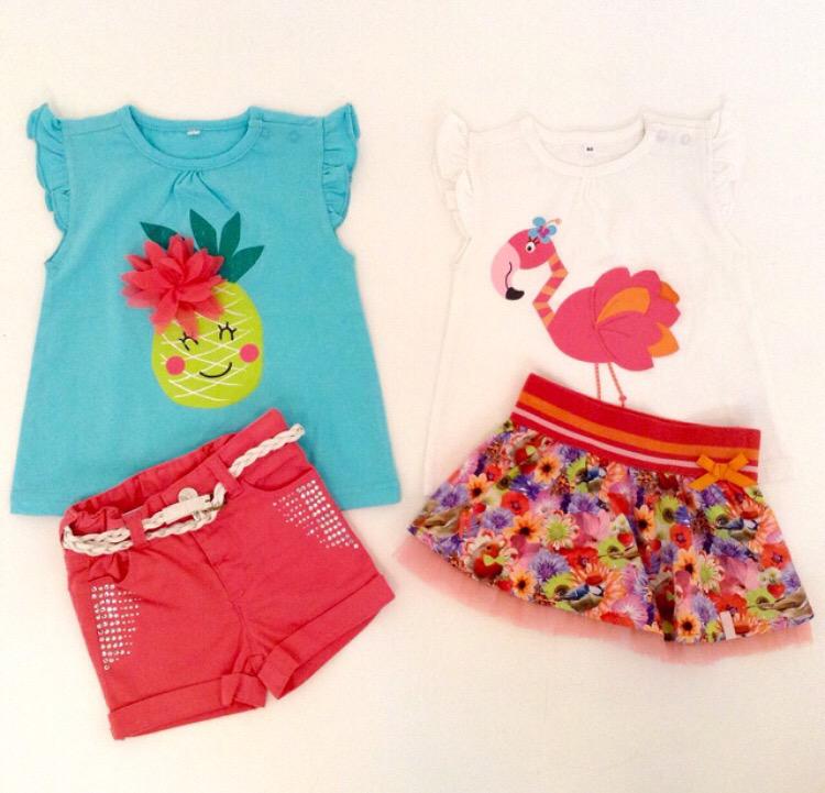 ANANAS VS. FLAMINGO
Welke outfit kies jij?
T-Shirts: Zeeman 
Short:  Le Chic
Rokje: Beebielove