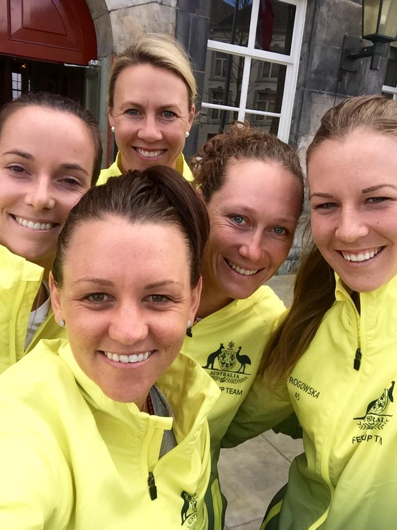 TennisAustralia's tweet photo. And obligatory team selfie from @caseydellacqua @bambamsam30 @tennis_jarkag @oliviarogowska @AliciaMolik #GoAussies http://t.co/EInWnezkC8