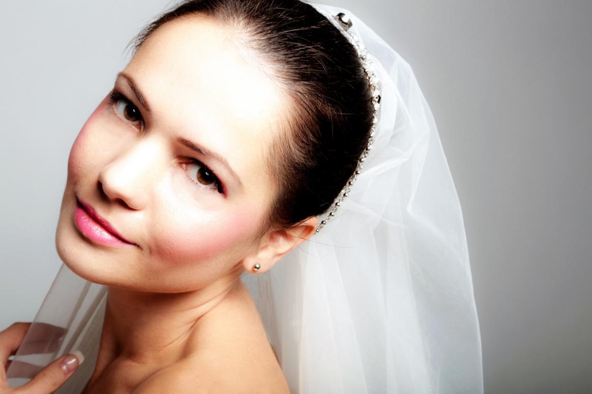 WeddingFixer's tweet photo. Makeup artist @KTLH90 who is trained in fashion and bridal makeup! 
https://t.co/BZBNsqcHZ8 http://t.co/zUZJQPL8iu
