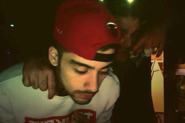 pIatinumalbums's tweet image. zayn with a dog 2012 vs zayn with a dog 2015