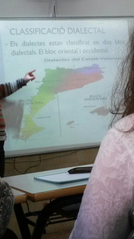 JCortesMS2's tweet photo. Els dialectes estan classificats en dos blocs dialectals: Oriental i Occidental. #llxll http://t.co/t2LSfsiJjk