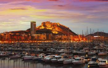 eightyapp's tweet image. Fall in Love with #Alicante: discover the city with all your senses goo.gl/omQOeb @Alicante_City #travelapps