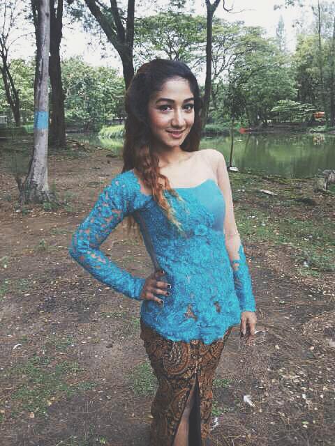 I recommend you to make any kind of kebaya you want or you've ever imagine with <a href="/fiifey/">Arifiani dyah</a>! For sure.