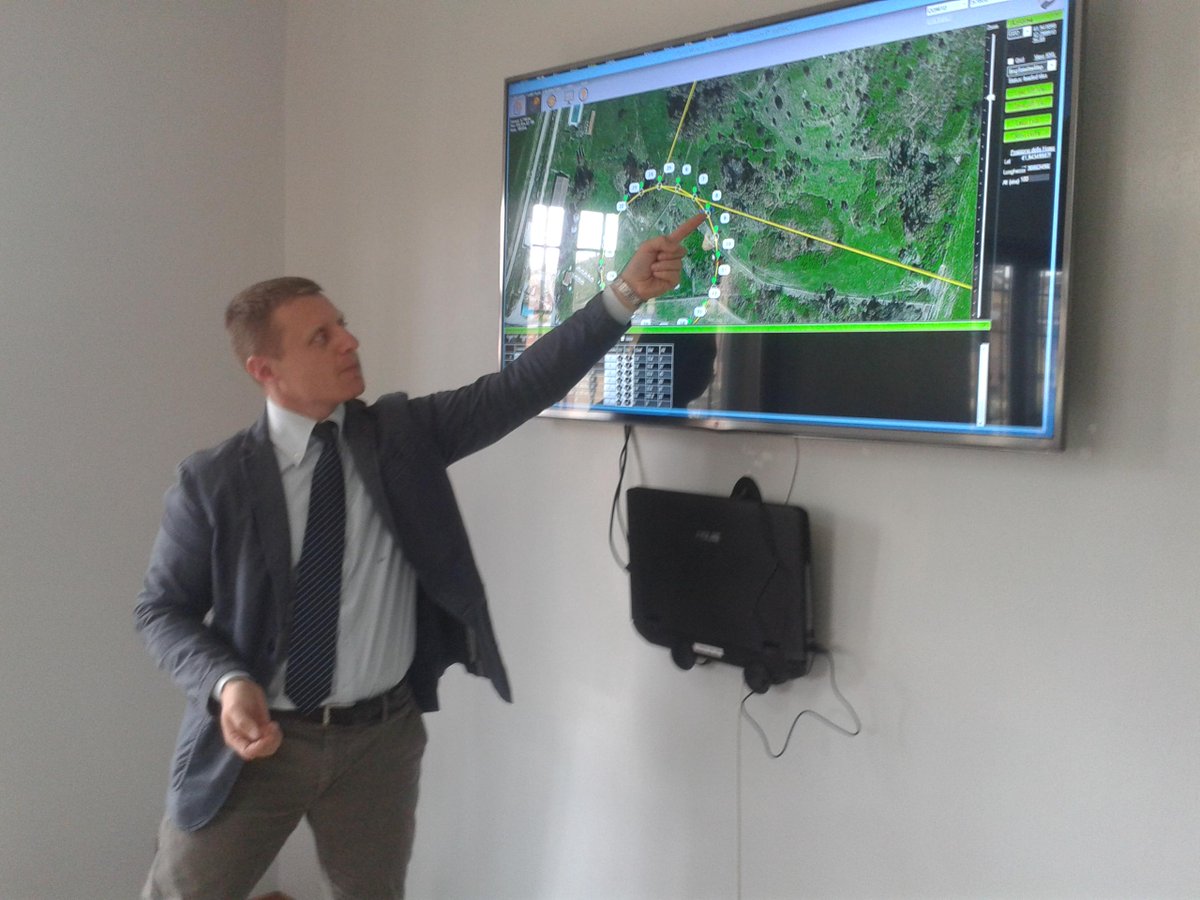Marcofra's tweet photo. Anche per mappare #amianto sono utili i #droni workshop di @lanuovaecologia @giorgiozampetti #flytop http://t.co/K8OMpCDDQg