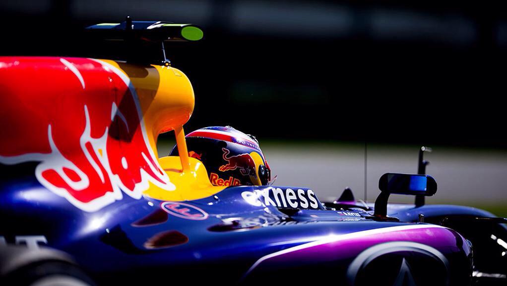 FormulaPhotos tweet picture