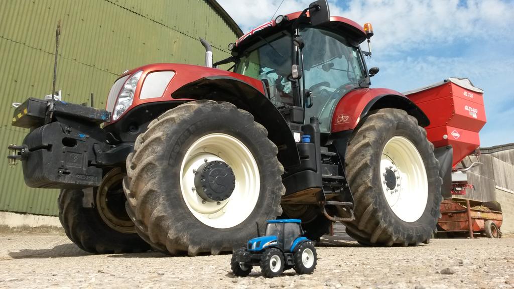 #TractorTweet120 when I grow up I want to be #bronze <a href="/NHAgriculture/">New Holland North America</a>  #NAMA15