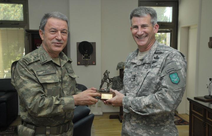 LANDCMD's tweet photo. Turkish Land Forces Commander visits LANDCOM. More at the following: https://t.co/7u7hCOBkOk http://t.co/cbXkzp2eFk