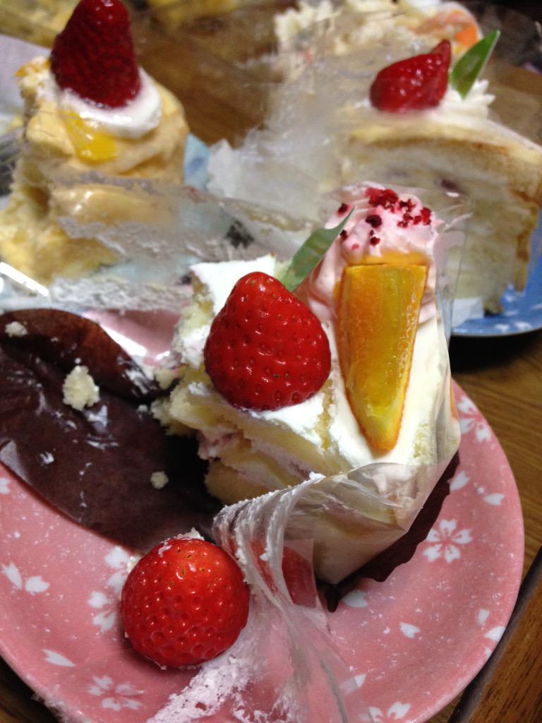 hao3angela's tweet photo. シャトレーゼのケーキ久しぶりに食べたっ‼︎びっくりする��らい美味しくない http://t.co/AkqLzIzgY9