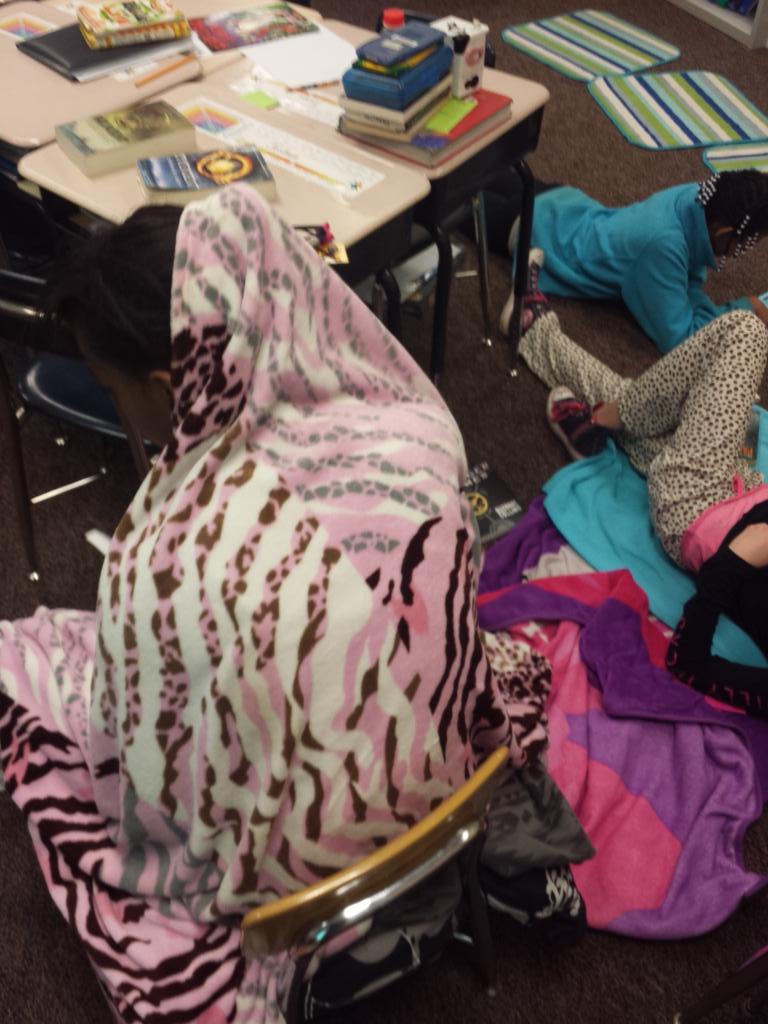 MrFranchi203's tweet photo. Entering hour 3 of our Read-A-Thon!  The students are reading strong! :) http://t.co/aXUeTHYG3A