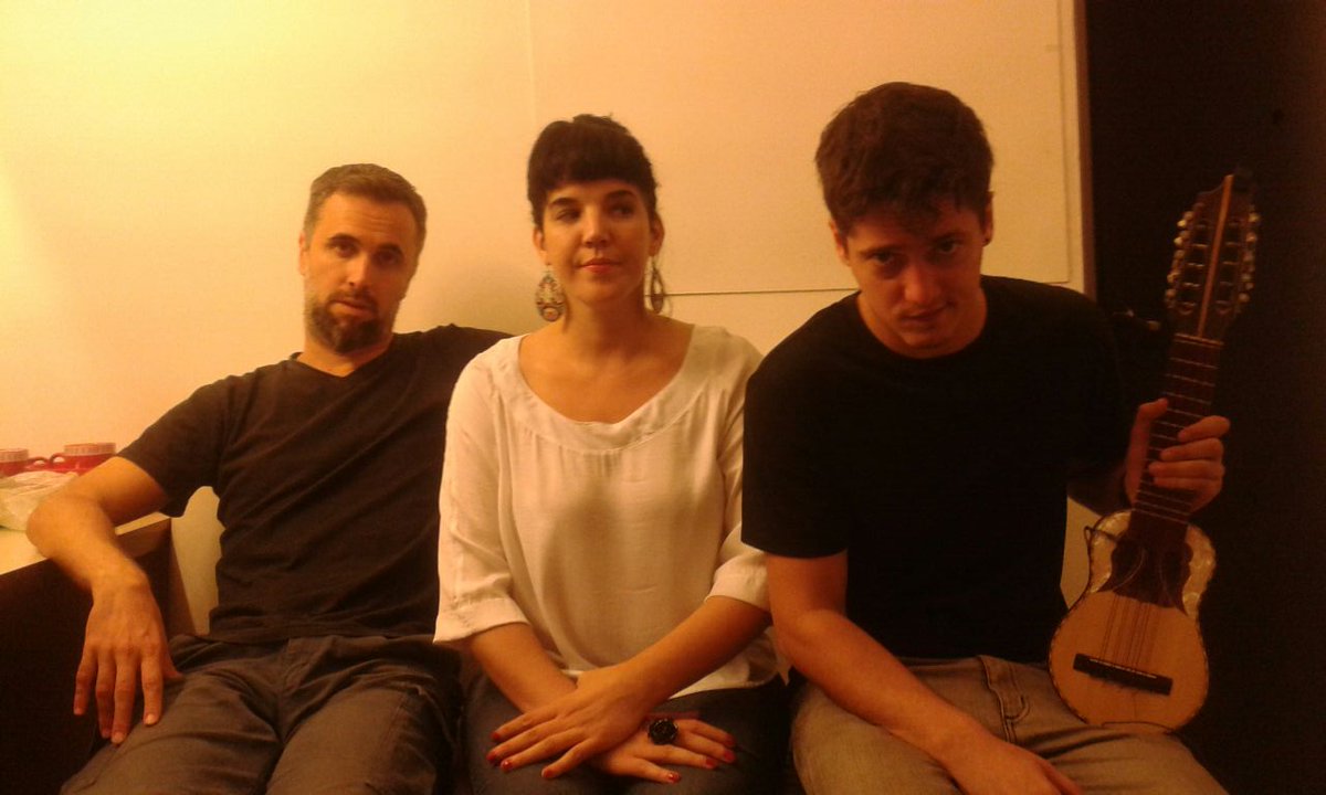 Capital! Hoy se hace Barullo con los atorrantes de <a href="/_JuanBarraza/">Juan Barraza</a> y <a href="/NatiCarulias/">Natalia Carulias</a>
Vengan!
Info: uncomediante.com.ar/events/barullo…