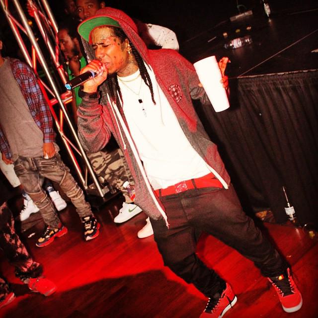 YMHQ's tweet photo. Flow Performs His &amp; Lil Wayne's "Off Day" Collabo At Dillard University In N.O.: http://t.co/U59fmIZvGF @Mr_BrazyFLOW http://t.co/ZtWqrb6plY