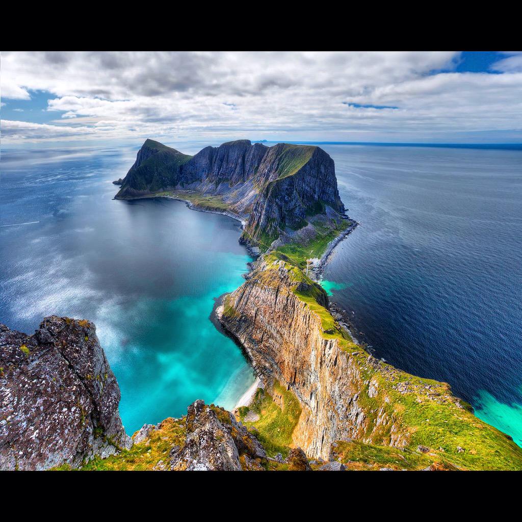 DStrattonPhoto's tweet image. Sometimes the journey is the destination and sometimes your destination is Værøya!