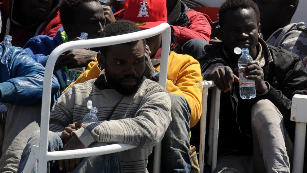 Muslims migrants throw Christians into Mediterranean