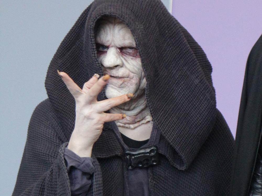 detikcom's tweet photo. Rahasia Kaisar Kegelapan 'Star Wars' Ian McDiarmid http://t.co/4zZb8jQrir via @detikhot http://t.co/Y9mOqzVudL