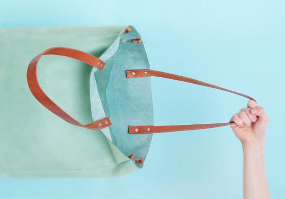 TheCreativeEdit's tweet photo. Love the #colour #Mintspiration from @AllyCapellino for SS15 http://t.co/ww9RjzPJ06 http://t.co/bFKUnU7fy2