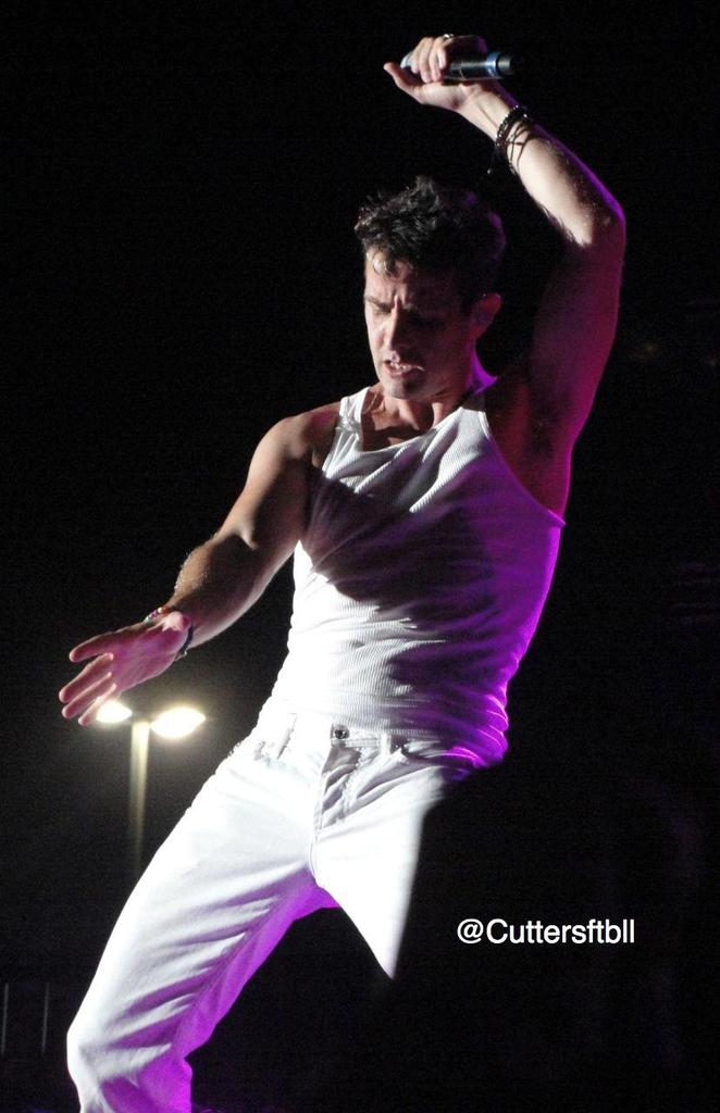 JoeMacgirl1980's tweet photo. @taurusangel26 @joeymcintyre sssshut the front door! I love that pic! #joeface http://t.co/9aYRxg4WDC